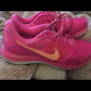 Womens size 7 Nike